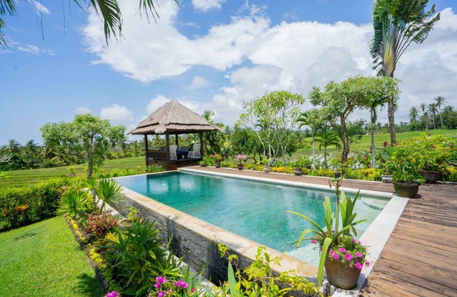 Ricefield View! 4BR Private Pool Villa in Tabanan