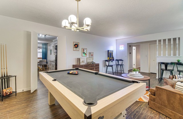 Right Off Route 66: Retro Vinita Home w/Game Room
