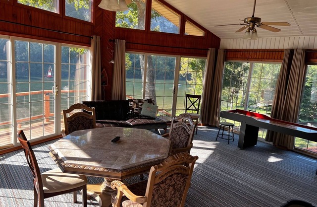 Right on the White River! Stunning views! Fish, hike, or just relax!