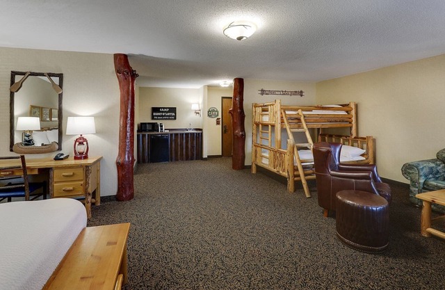 River Path Access available! Quad Cities Stay for Family | 2 Units