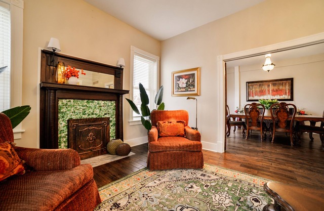 River's Dusk - Modernized Historic Home - River Views - King Bed - Fast Wifi