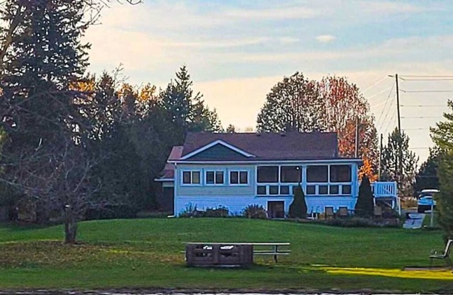 River's Rest - Affordable 3BR Waterfront Cottage w/ Foosball, Air Hockey, Canoe