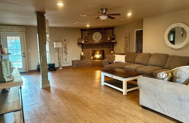 River side house, boat dock, wifi, pets welcome, kid friendly, try us out