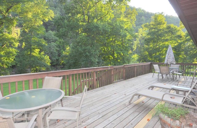 River Valley Cabin - Riverfront Cabin
