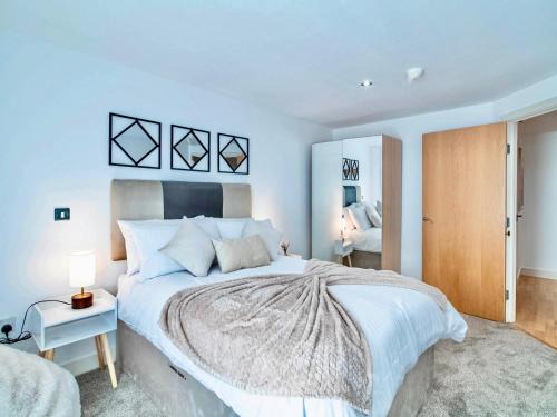 River View 2-Bed Apartment with Balcony Leeds Dock