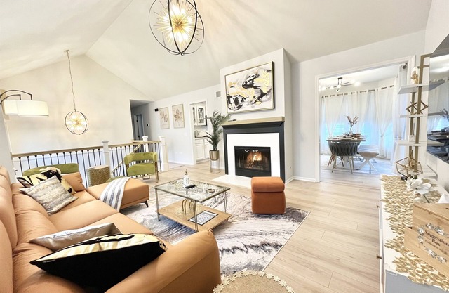 River View, walk to town, stylish, Spacious