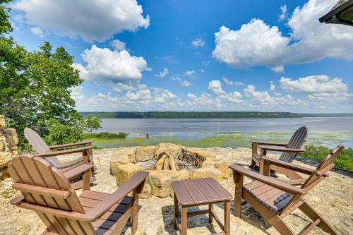 River Views and Wraparound Deck Dubuque Getaway