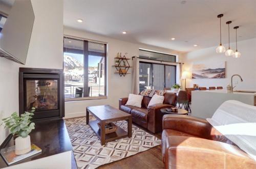 River West 515 condo