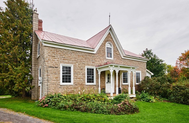 RIVERLEE 5-BEDROOM 3-ACRE WATERFRONT ESCAPE