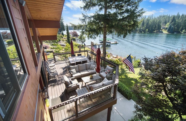 Rivers Edge Retreat, Luxury Waterfront Estate, Private Dock, Fire pit, Swimming