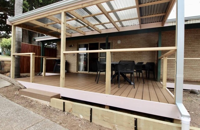 Riverscape Cottage No.11 - Riverscape - unit 11 with views over the Blackwood River and fire place
