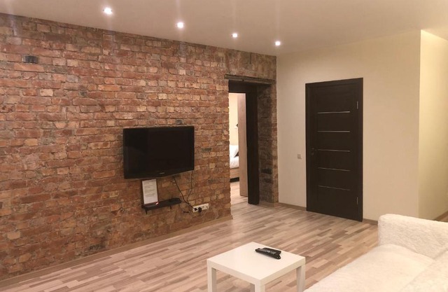 Riverside Embassy apartment 2. Spacious/free parking