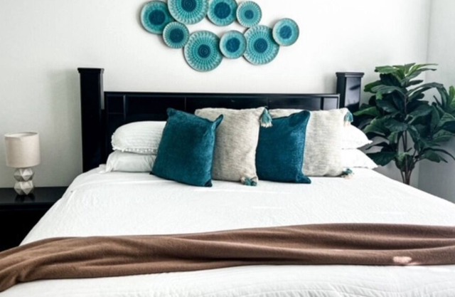 Riverside Luxurious Condo Close To Five Points & Downtown!!