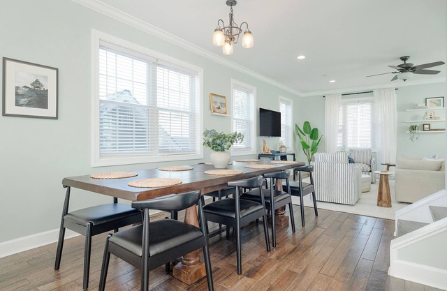 Riverside Retreat ~ Near Annapolis & USNA ~ Home Theatre, Bar & Beach Access