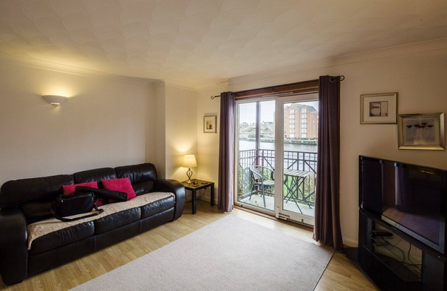 Riverside views in Ayr. (sleeps 4)