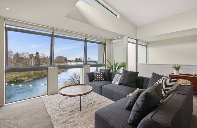 Riverside Views - Taupo Holiday Home