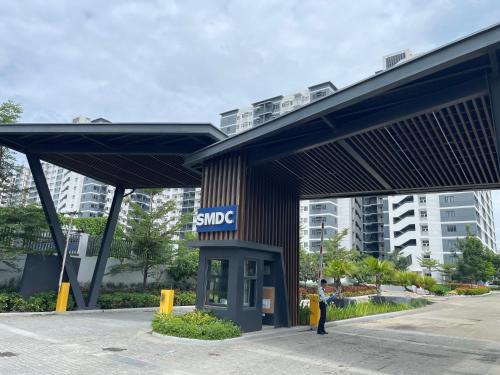 RJ Elite Escape 2BR Condo w balcony near SM Iloilo