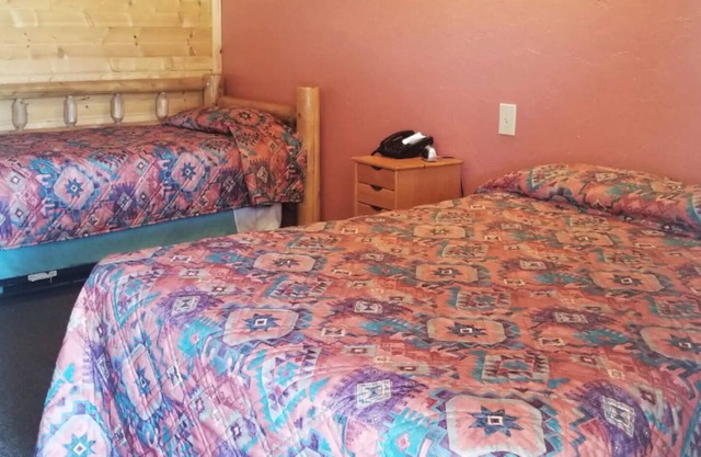 Rm# 7 Country Setting at Aladdin Motel