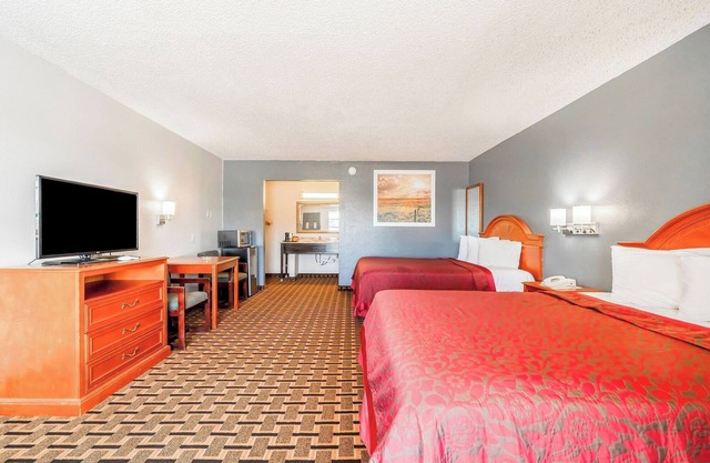 Roadie’s Rest Stop – Pet-Friendly Stay w/Bath, Essentials, Near Hwy 287 Dining