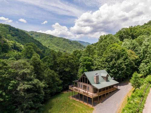 Roaring Creek Lodge