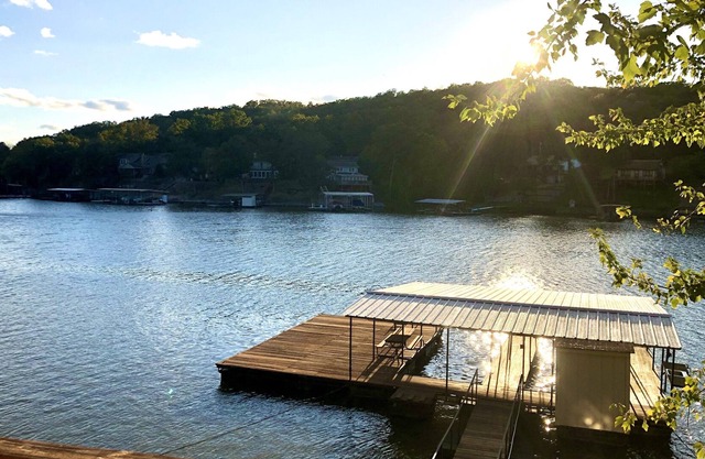 Robin Hood Lake Front 4 bed 2 bath Sleeps 10 - MM 44 private dock in deep cove