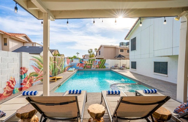 Rock Climbing Wall~Pool& Mini Golf~Game Room~Mural