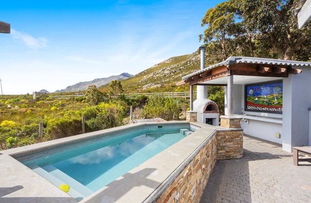 Rock Jumper Country House