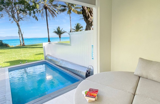 Rock Salt Villa 2 Situated on the foreshore at Picnic Bay