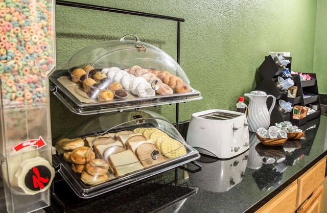 Rodeway Inn & Suites Plymouth Hwy 64