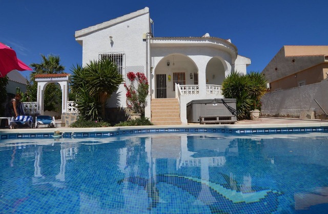 Rojales Villa with Jacuzzi