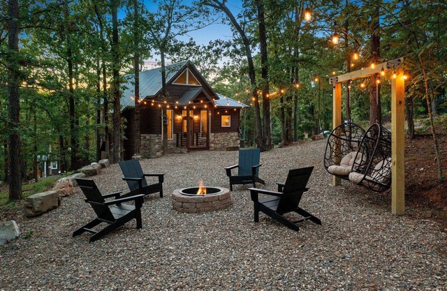Romantic Cabin Escape-Spa-Swing Chairs-EV Charger