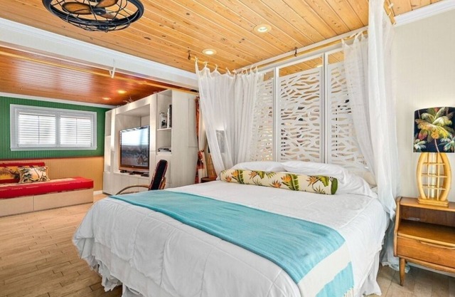 Romantic Couples Beach Getaway ,with private beach, hammocks and umbrellas