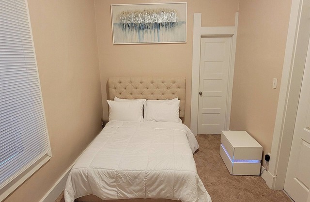 Romantic get away in a serene neighborhood @ downtown Indy