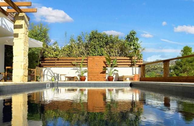 Romantic High-End Pool 3-bedroom villa in Peyia, Cyprus