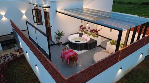 Romantic Jacuzzi Villa in Bangalore - Juliet Vista