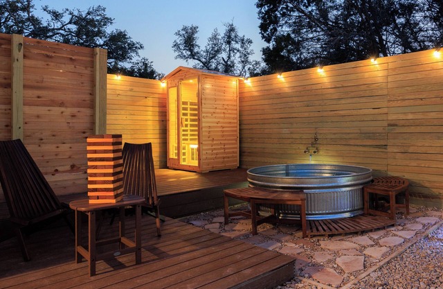 Romantic Luxury Retreat-hot/cold pool & sauna