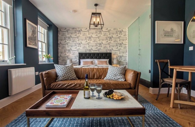 Romantic Retreat - Abbey views