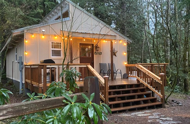 Romantic Retreat! Hot Tub!