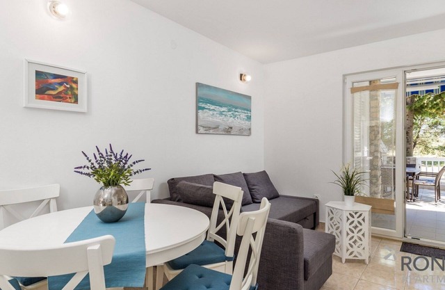 Rona apartment Flower 1