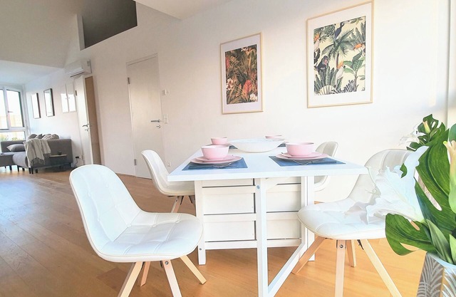 Rooftop Terrace, free garage parking and Pool!