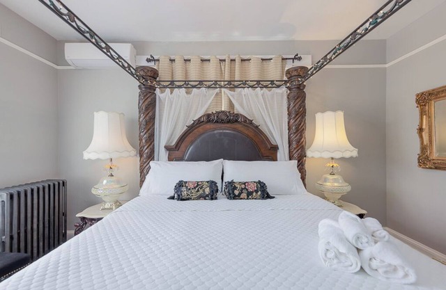 Room 1 at The Warwick Inn – Cozy Elegance in the Heart of Town