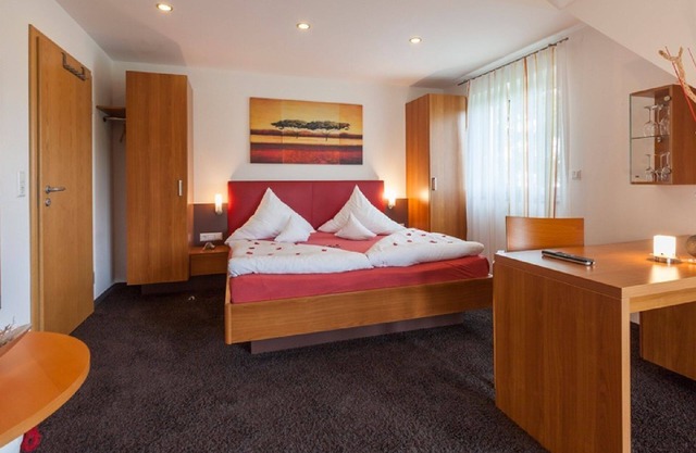 Room '205' with Shared Garden, Balcony and Wi-Fi