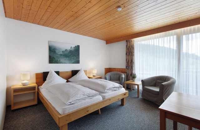 Room '4' with mountain view, shared terrace and Wi-Fi