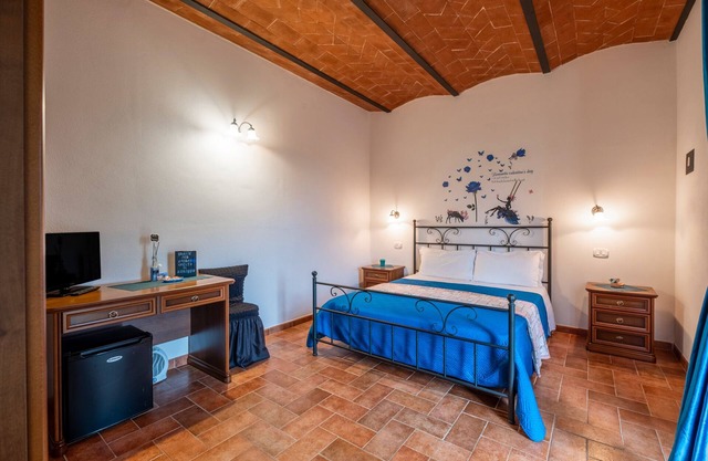 Room 'Blu' with Shared Pool and Shared Garden