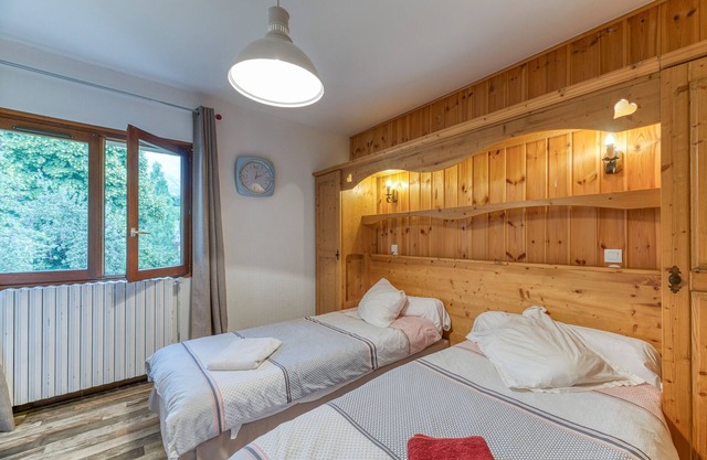 Room 'Chambre 2' with Mountain View and Balcony
