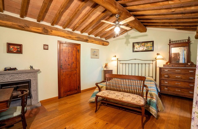 Room 'Del Chiodo - Narciso Dei Poeti' with Mountain View, Shared Terrace and Wi-Fi