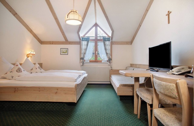 Room 'Doppelzimmer 2' with Shared Garden