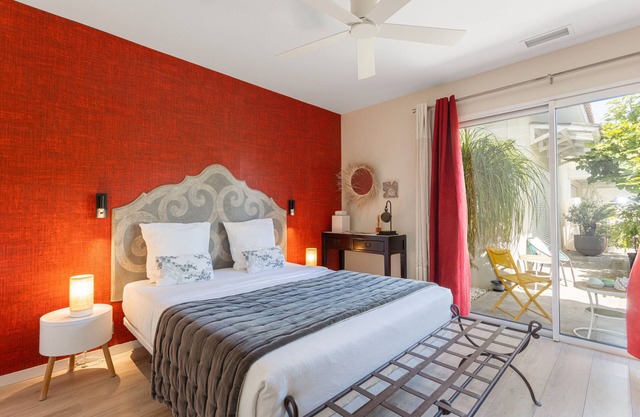 Room 'Esprit Du Sud' with Shared Pool, Wi-Fi and Air Conditioning