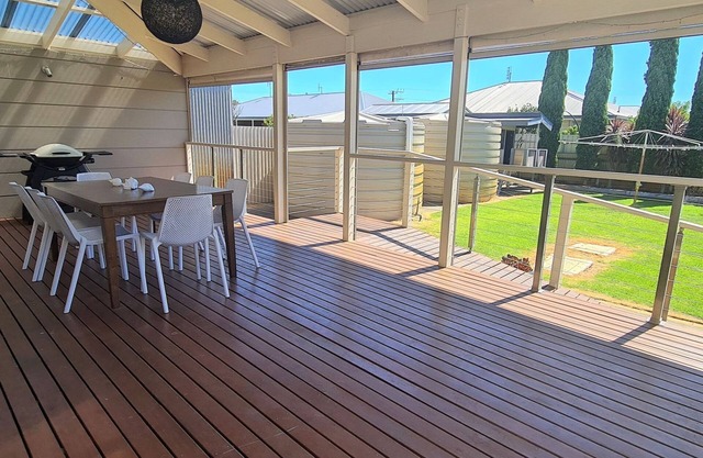 Room For The Whole Family - Large 5 Bedroom Holiday Home