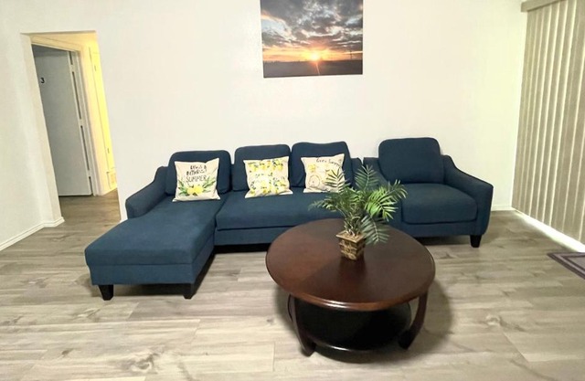 Room in downtown Plano2